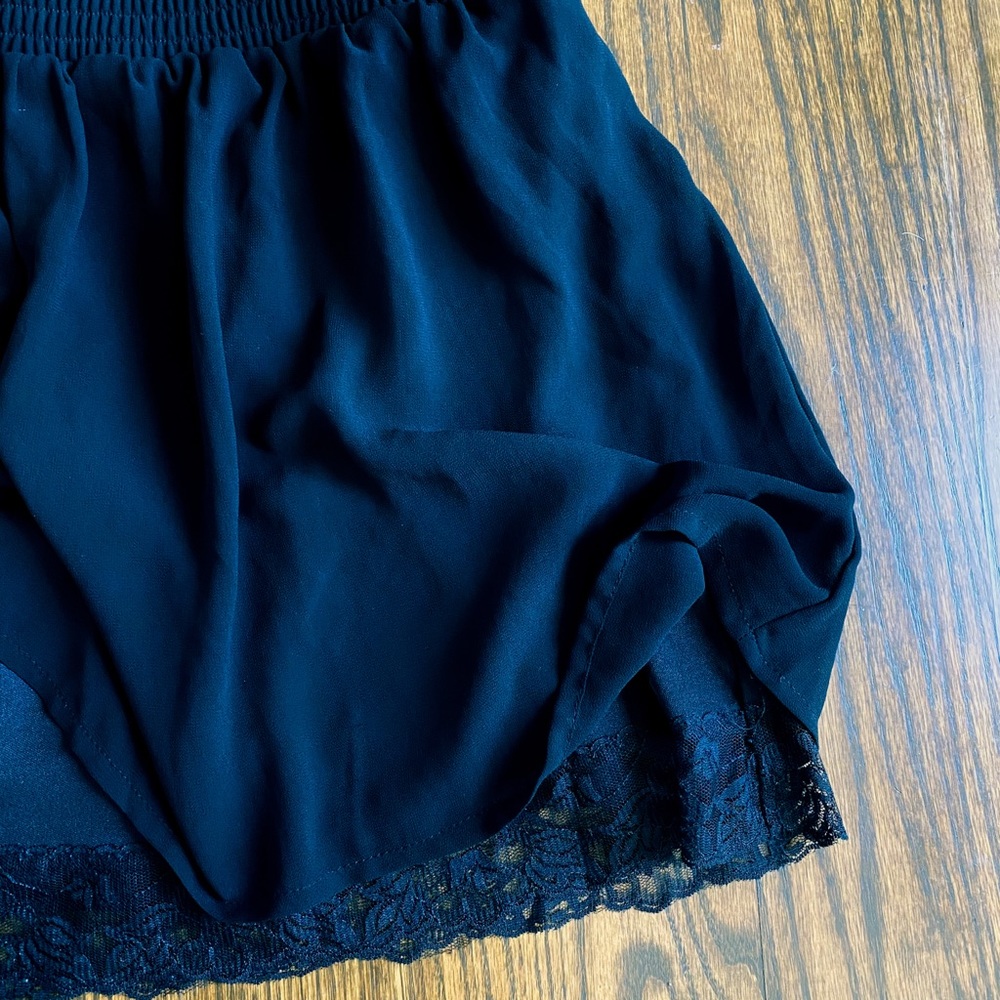 Forever21 Layered Lace Mini Skirt. Black Size- Small